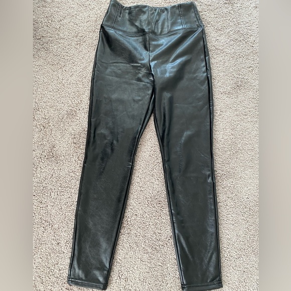 Black faux leather leggings - Picture 1 of 4